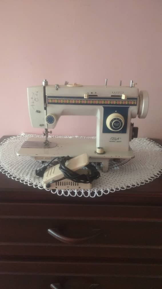 Maquina de Coser marca Lisa Mod JH307